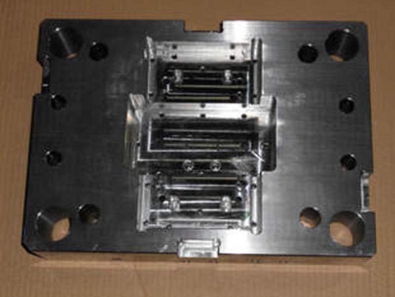 威宁精密塑料模-06